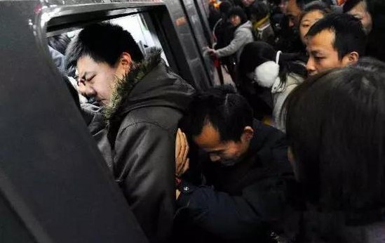 線路板廠就靜靜的看著你們擠地鐵 | 鞋都擠掉了！