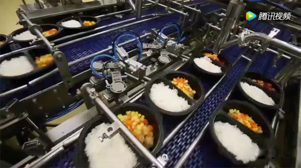 柔性線路板小編被日本這機(jī)械化全自動盒飯生產(chǎn)震撼到了